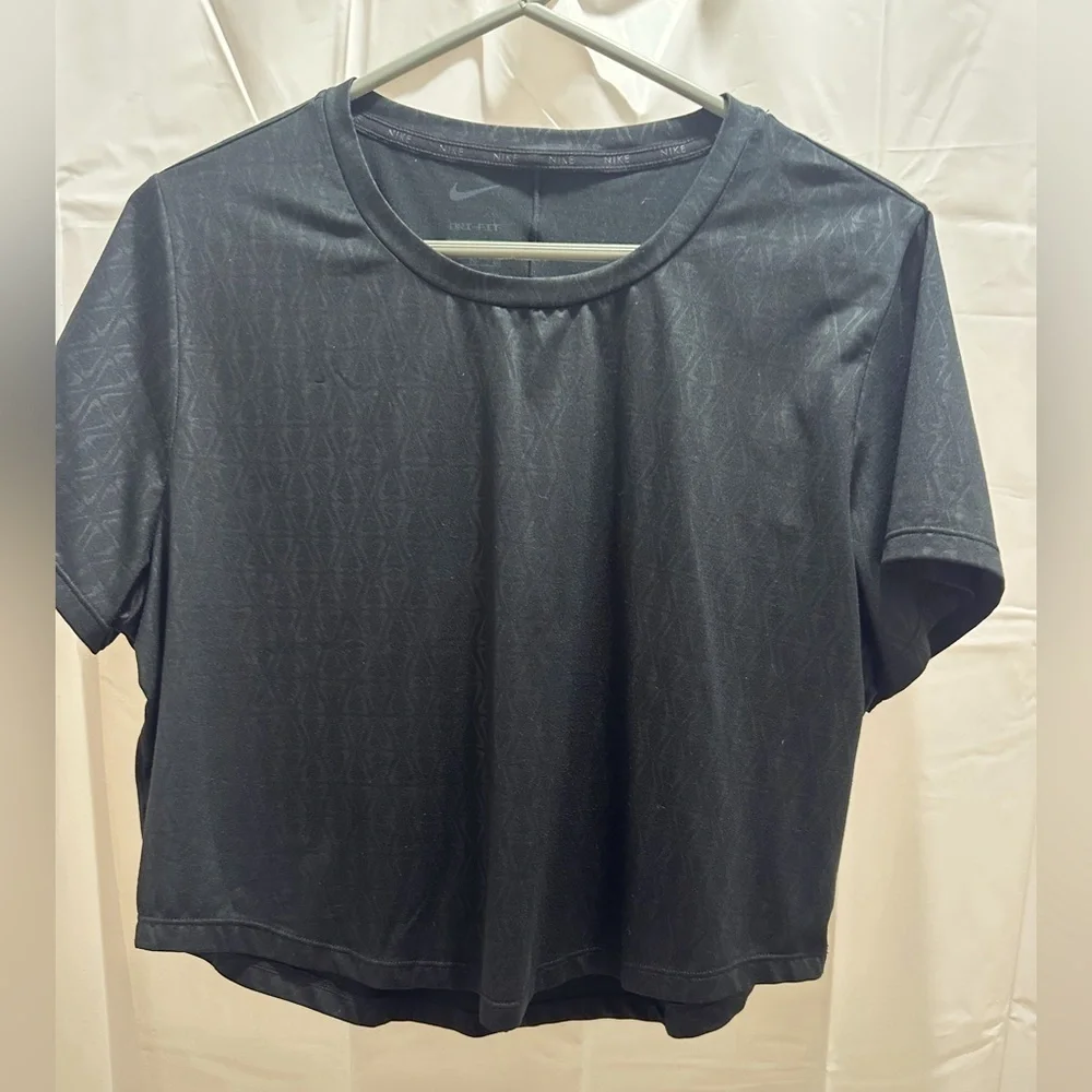 Nike Women's Black Patterned Crop Top